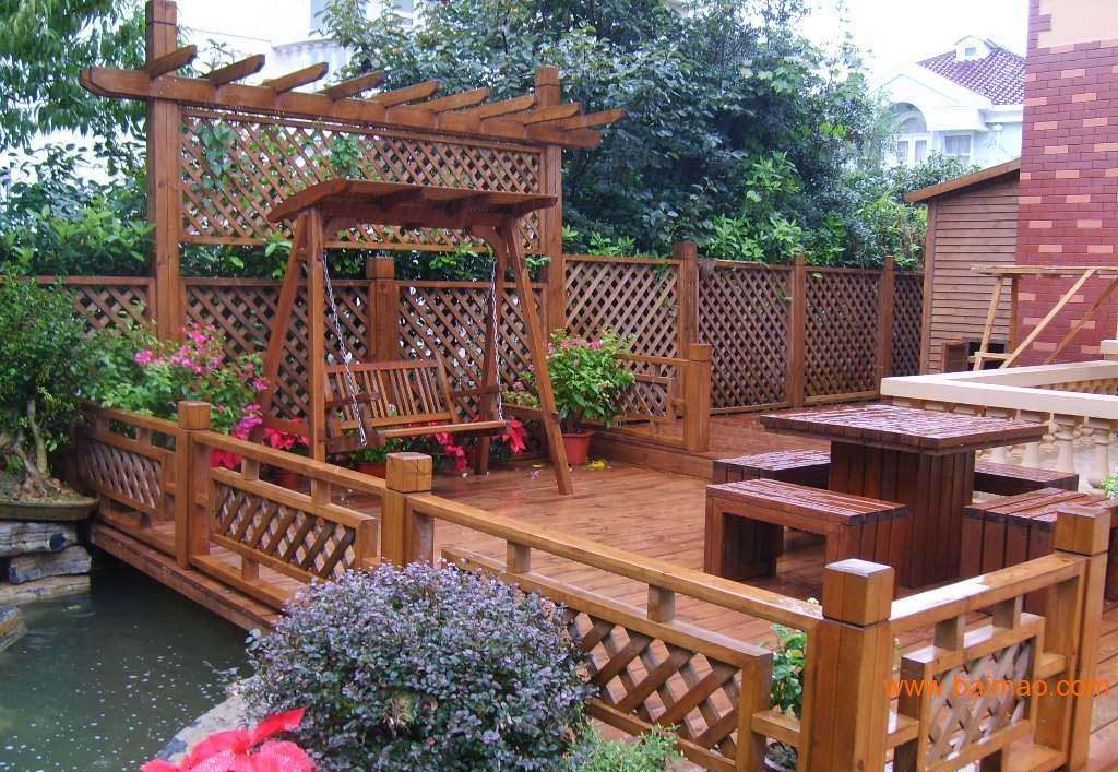 别墅花园生动的木质风情设计