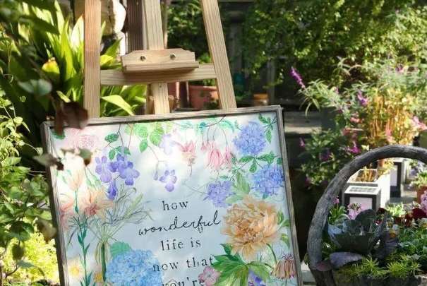 在一方庭院寻找生活的安谧，体会四季花开的自然之美